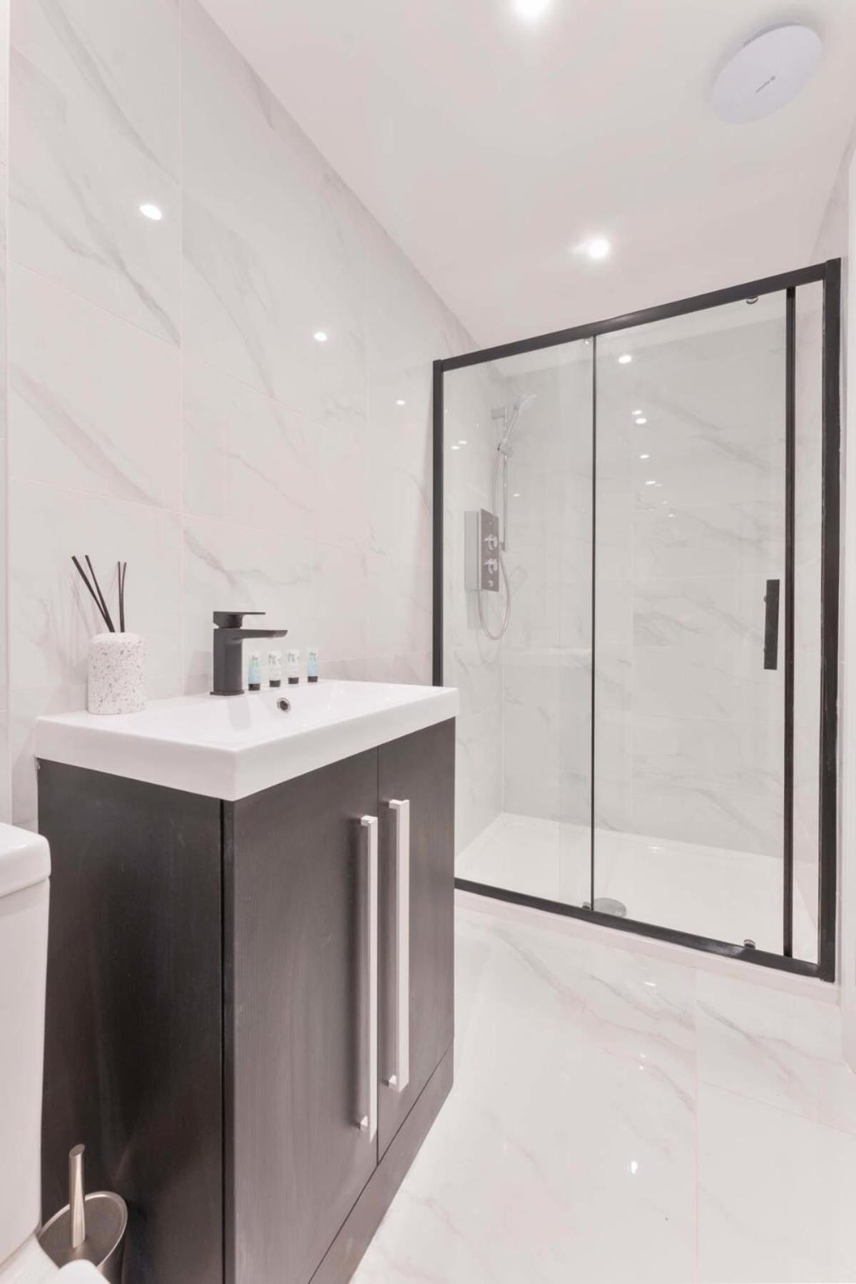 Modern 1 Bed Apartment In Burton-On-Trent Экстерьер фото